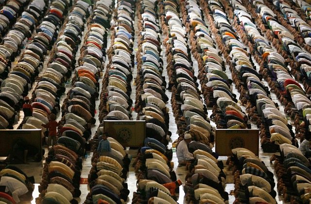 Muslims attend prayers on the eve of the first day of the Islamic fasting month of Ramadan at Al Akbar mosque in Surabaya, East Java, Indoneisia on August 21, 2009.