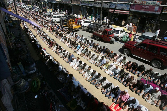 Kashmiri Muslim offer prayer on a street in Srinagar, Jammu and Kashmir, Indian-administered Kashmir on Monday, Aug.24, 2009.